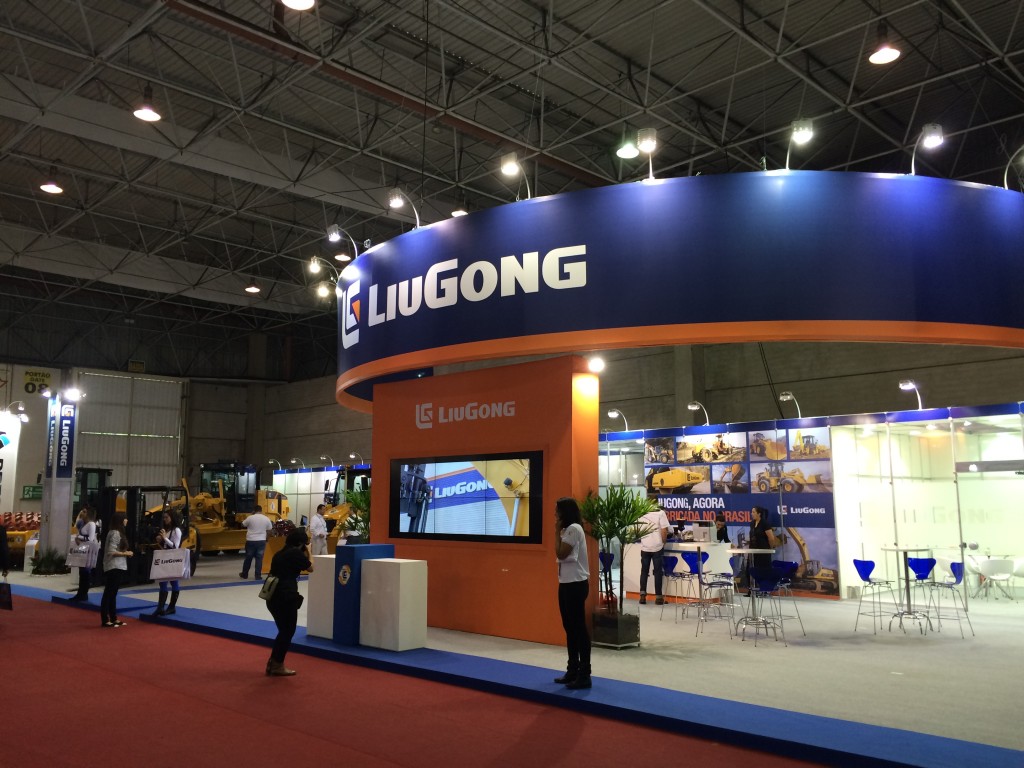 LiuGong apresenta linha de tratores pesados na M&T Expo 2015